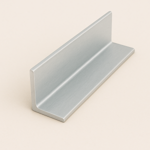 Уголок алюминиевый прессованный косоугольный фитинговый 40х21х4,2 мм К482пч ГОСТ 13618-97 в наличии в Благовещенске