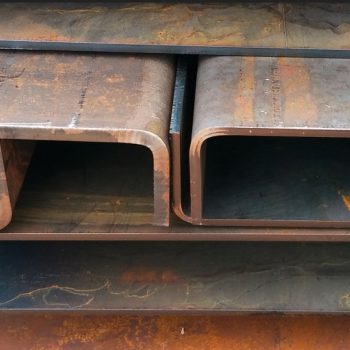 Стальной гнутый х/к швеллер 140х60х6 ст20 в наличии в Благовещенске